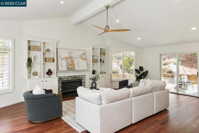 2 Deer field, Walnut Creek CA: https://media.crmls.org/mediaz/788d1827-2ef8-410d-a5a7-b4677db4a4f5.jpg