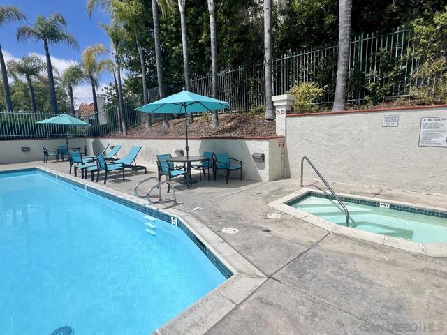 9995 Scripps Westview Way, San Diego CA: https://media.crmls.org/mediaz/788d1e31-ea99-4840-854c-462cc33b7f17.jpg