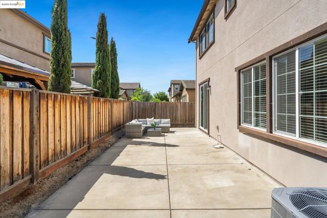 112 Willowrun Way, Oakley CA: https://media.crmls.org/mediaz/788edd79-a9d7-4c12-83da-783b99edd91d.jpg