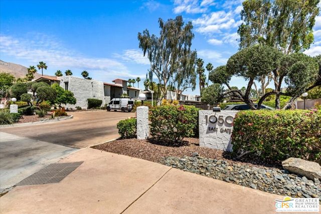 1050 E Ramon Road, Palm Springs CA: https://media.crmls.org/mediaz/788f06ea-3e33-4c51-81a5-964849cb11fa.jpg