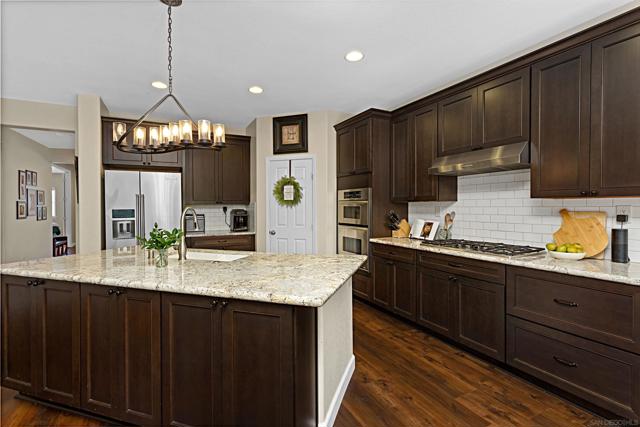 1104 Parkview Dr, Oceanside CA: https://media.crmls.org/mediaz/788f4477-fadd-429a-a965-1bc2566bde30.jpg