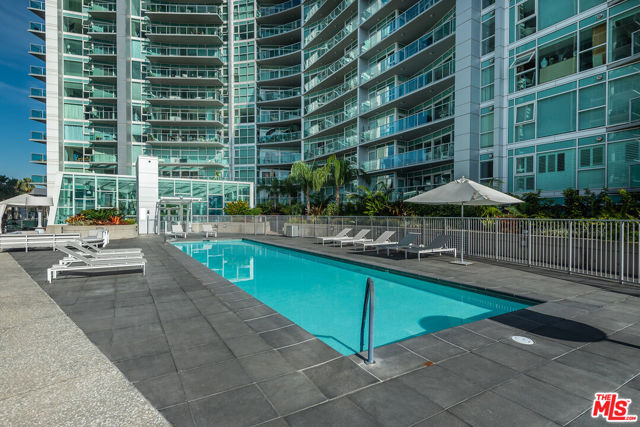 13600 MARINA POINTE Drive, Marina del Rey CA: https://media.crmls.org/mediaz/788f5a56-8bfe-4e95-a6eb-e5d3b9db0667.jpg
