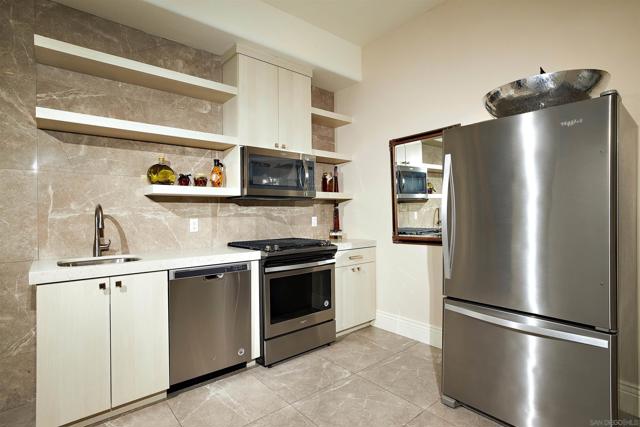 18092 Lago Vista, Rancho Santa Fe CA: https://media.crmls.org/mediaz/788fc873-8d45-4cb1-8746-638d9fbcd023.jpg