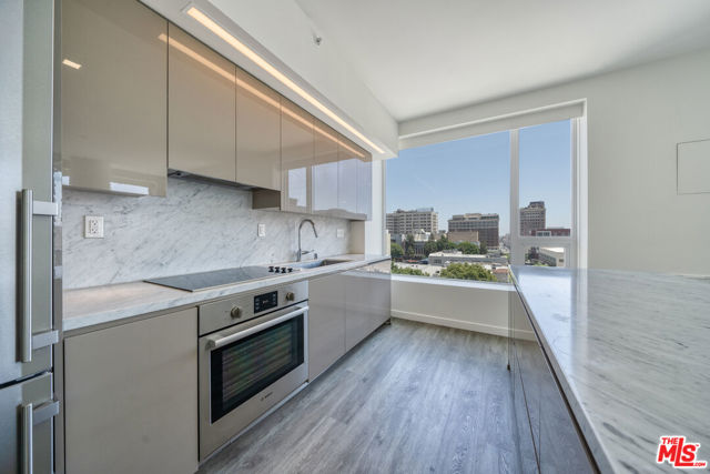 1050 Grand Avenue, Los Angeles, California 90015, 2 Bedrooms Bedrooms, ,2 BathroomsBathrooms,Condominium,For Sale,Grand,24404209