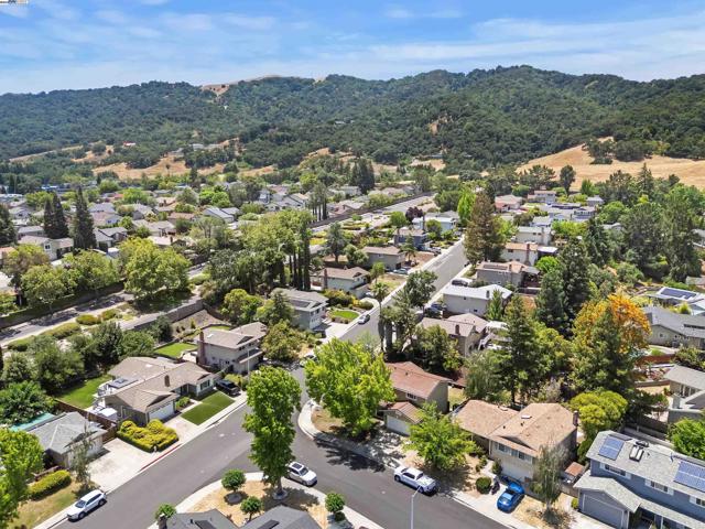7606 Desertwood Ln, Pleasanton CA: https://media.crmls.org/mediaz/788ff001-97b5-4094-8dd0-27713eee319f.jpg