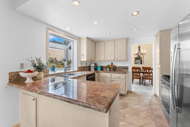729 Mosaic Cir, Oceanside CA: https://media.crmls.org/mediaz/7891827a-43cd-44e2-a89f-ae67a85f6751.jpg
