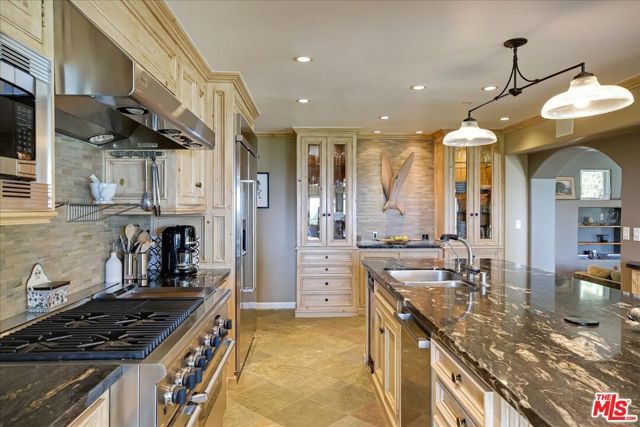 4099 Creciente Drive, Santa Barbara CA: https://media.crmls.org/mediaz/78919d5d-f331-42d0-a38a-42b251e51ae3.jpg