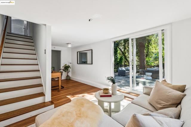 4479 Elinora Ave, Oakland CA: https://media.crmls.org/mediaz/7891b783-d458-4d9b-81af-21213494b2e9.jpg