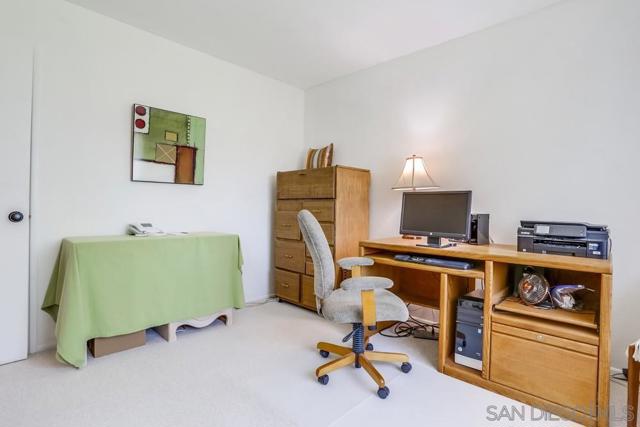 16555 Caminito Vecinos, San Diego CA: https://media.crmls.org/mediaz/78923515-520e-46ea-bf0e-786bf6aabab9.jpg