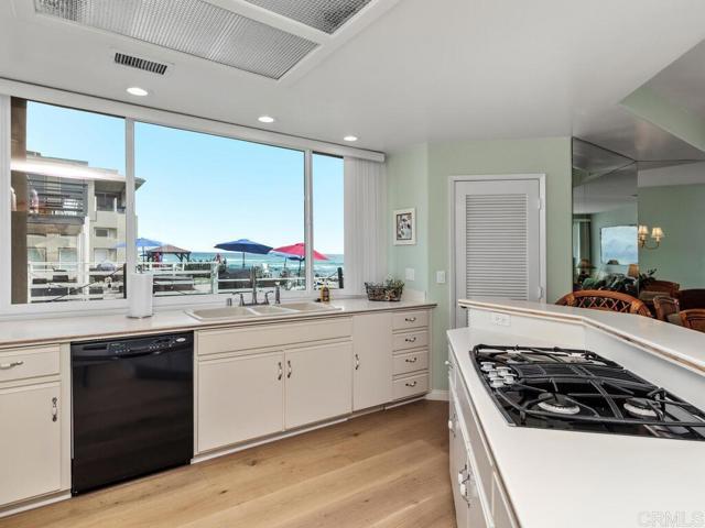 Detail Gallery Image 10 of 40 For 901 S Pacific St #101,  Oceanside,  CA 92054 - 3 Beds | 2/1 Baths
