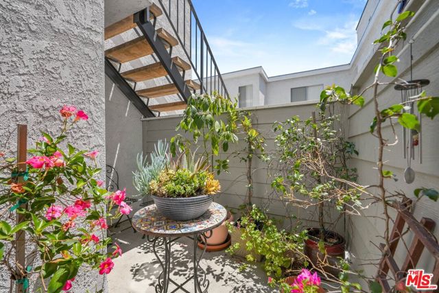 14455 Dickens Street photo 4