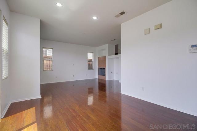 2305 Wisteria Way, National City CA: https://media.crmls.org/mediaz/78932e29-833f-4441-9b04-32bd831b448e.jpg