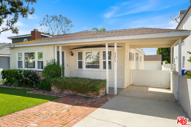 2205 ELM Avenue, Manhattan Beach, California 90266, 2 Bedrooms Bedrooms, ,2 BathroomsBathrooms,Residential,Sold,ELM,22148905