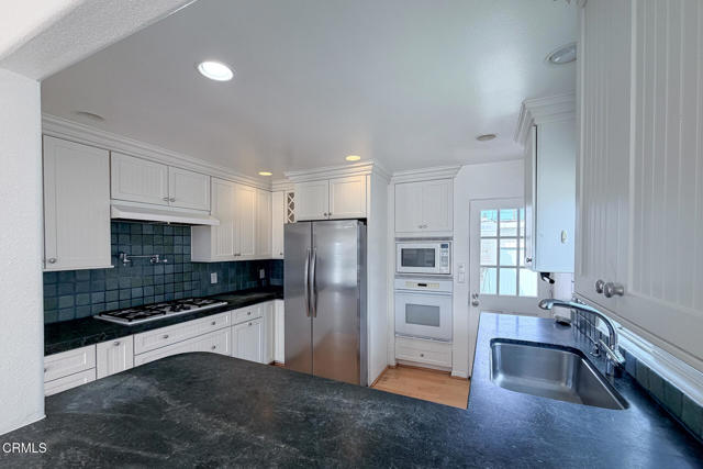 Detail Gallery Image 9 of 35 For 117 Van Nuys Ave, Oxnard,  CA 93035 - 3 Beds | 2 Baths