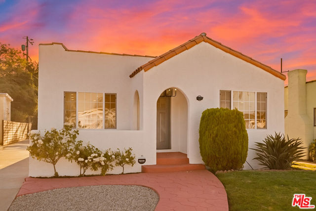 6727 7th Avenue, Los Angeles CA: https://media.crmls.org/mediaz/78947e12-03ea-4dc8-b5a7-72b432fb8b5a.jpg