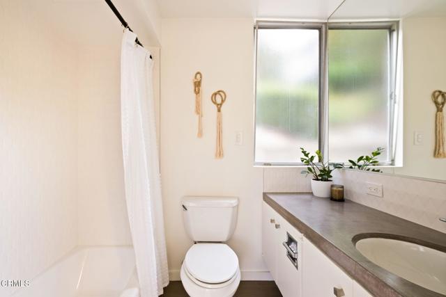 1256 Club House Drive, Pasadena CA: https://media.crmls.org/mediaz/789481c8-c656-4068-ab21-6dcde29aabd3.jpg