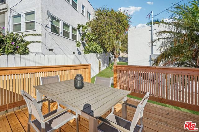 2353 Lucerne Avenue, Los Angeles CA: https://media.crmls.org/mediaz/7894cd1c-6e80-4297-a534-48f097c7587f.jpg