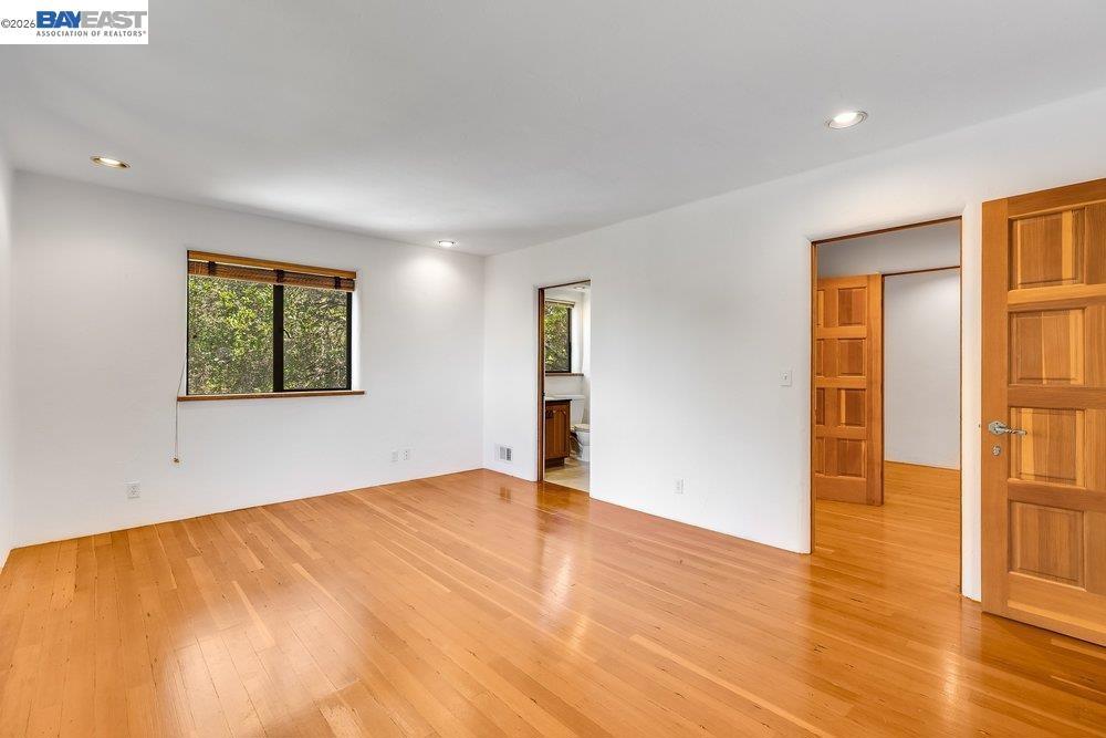 https://media.crmls.org/mediaz/7894f24b-9b73-4dac-97a5-2f787045ae48.jpg?preset=X-Large