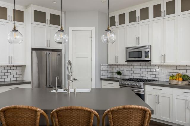 6411 Dowling Dr, La Jolla CA: https://media.crmls.org/mediaz/78950f87-7fe6-4d5f-9b83-f18651051c79.jpg