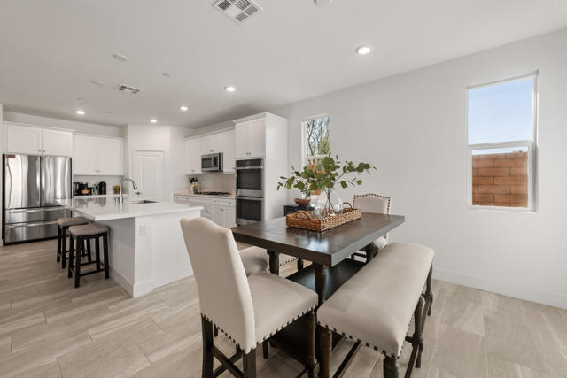 Image 14 of 44 For 40161 Padova Drive