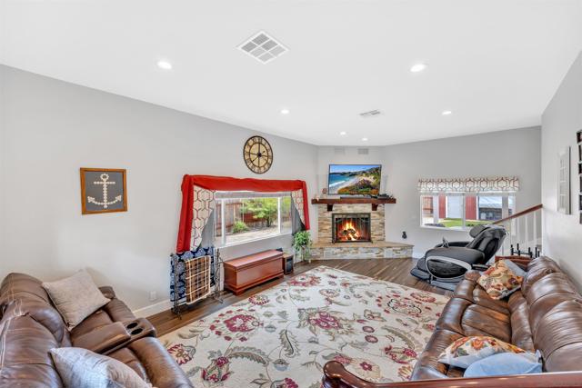 12845 Golden Way, Poway CA: https://media.crmls.org/mediaz/78953b68-00a1-48bf-8181-ac4239b7cf15.jpg