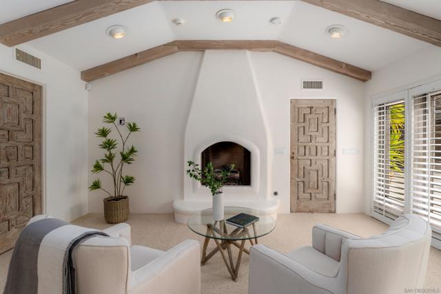 17716 Via De Fortuna, Rancho Santa Fe CA: https://media.crmls.org/mediaz/7895bfeb-58b9-494b-a1f6-5fba8a7a9adf.jpg