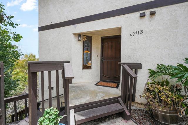 4971 Vista Pl, San Diego CA: https://media.crmls.org/mediaz/789639bf-b675-4f1e-bd72-fcfed3573301.jpg