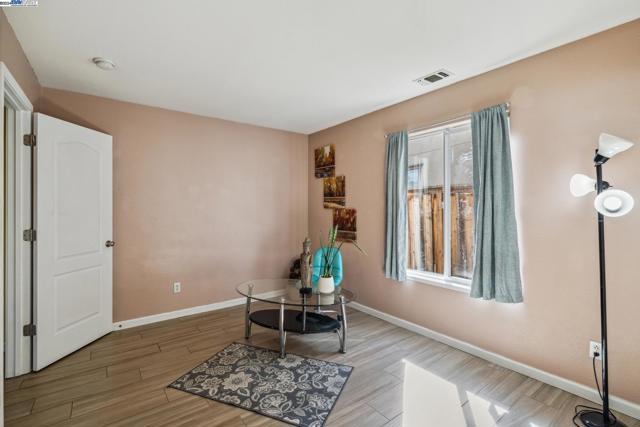 17351 Pheasant Downs Rd, Lathrop CA: https://media.crmls.org/mediaz/78967a52-fa9a-4252-91be-f7502b359254.jpg