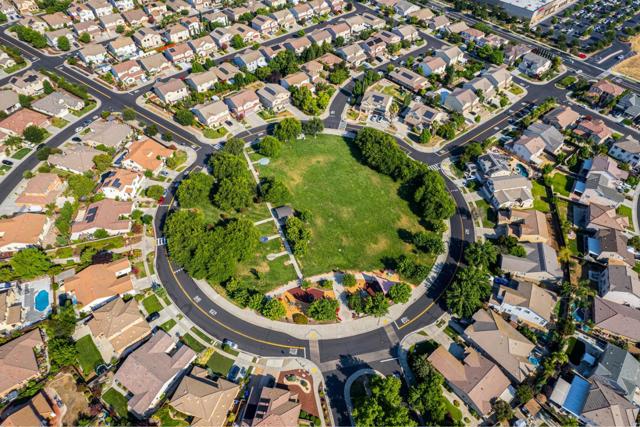 9748 Collie Way, Elk Grove CA: https://media.crmls.org/mediaz/78969813-19a1-4b1a-9a74-974bdd45dca1.jpg