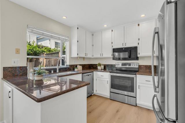 34307 Quartz Terrace, Fremont CA: https://media.crmls.org/mediaz/78970d3b-6d57-4ec2-93c2-a86019d36638.jpg