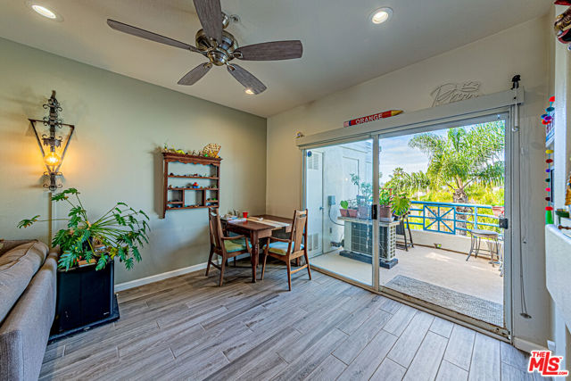 415 Townsquare Lane, Huntington Beach CA: https://media.crmls.org/mediaz/789747c5-ffb0-4f66-bbca-5d75e21383b1.jpg