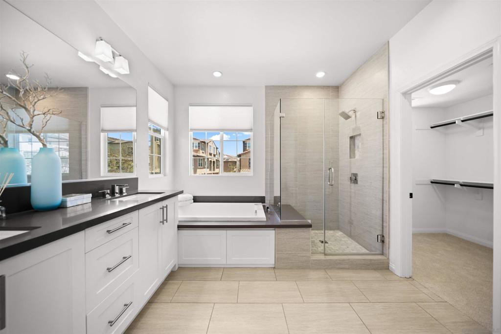 MLS #250027413SD img 27