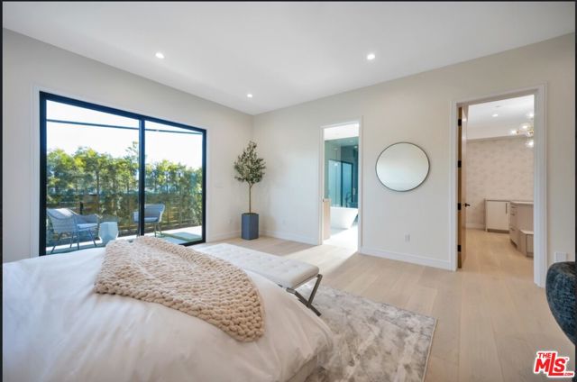 461 Chabela Drive, Manhattan Beach CA: https://media.crmls.org/mediaz/7897a095-4281-44ce-b7ec-94a9b766b67e.jpg