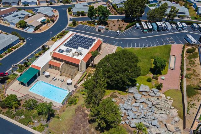 5188 Weymouth Way, Oceanside CA: https://media.crmls.org/mediaz/7897f470-9a8f-4f86-bf91-881176ed82fc.jpg