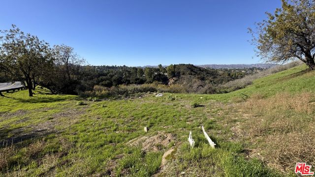 1 N Topanga Canyon Boulevard, Woodland Hills CA: https://media.crmls.org/mediaz/78981103-d764-455c-b941-d477649c7cb6.jpg