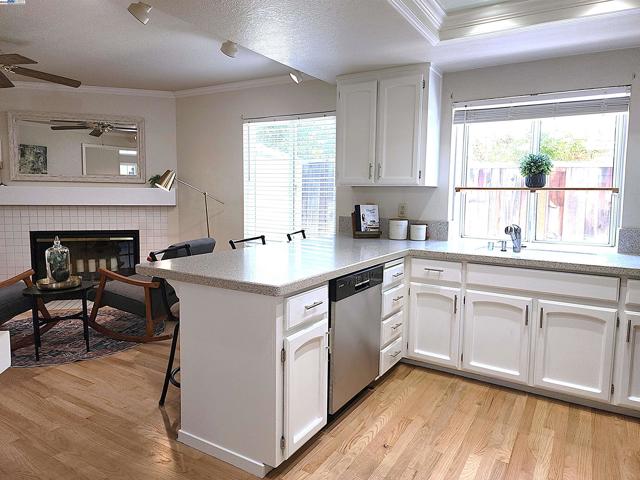 2864 El Capitan Dr, Pleasanton CA: https://media.crmls.org/mediaz/789835d0-07ba-4076-bbef-4e541a339462.jpg