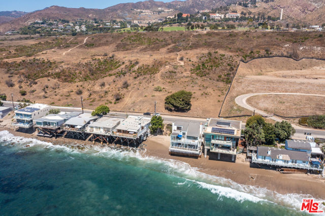 24208 Malibu Road, Malibu CA: https://media.crmls.org/mediaz/7898ab38-2194-489b-81d8-27bdc06417ae.jpg