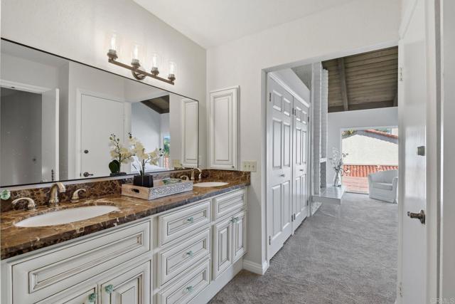 Detail Gallery Image 8 of 49 For 1915 Estrella De Mar Ct #C,  Carlsbad,  CA 92009 - 2 Beds | 2/1 Baths