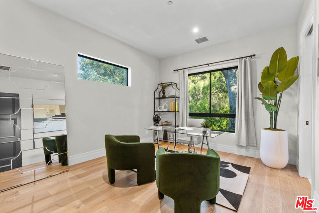 17401 Rancho Street, Encino CA: https://media.crmls.org/mediaz/789a42e3-3133-4e2c-9ef2-a413ab117def.jpg