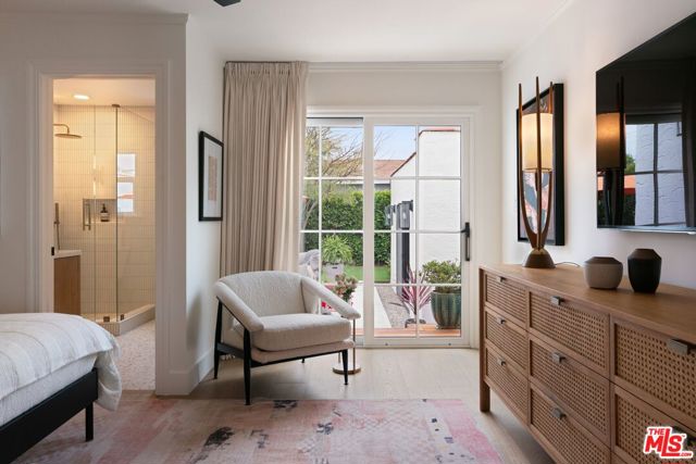 3864 3rd Avenue, Los Angeles CA: https://media.crmls.org/mediaz/789a6f36-5ef1-4fde-b1f9-1f72b666d034.jpg