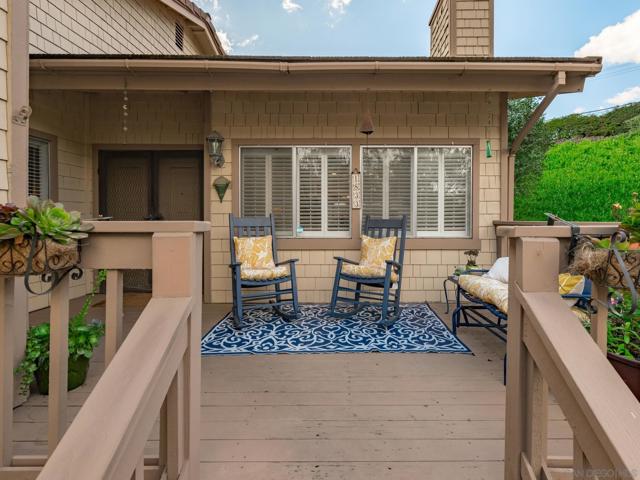 1833 Wintergreen Gln, Escondido CA: https://media.crmls.org/mediaz/789aa989-9404-4654-b092-8019b63682d7.jpg