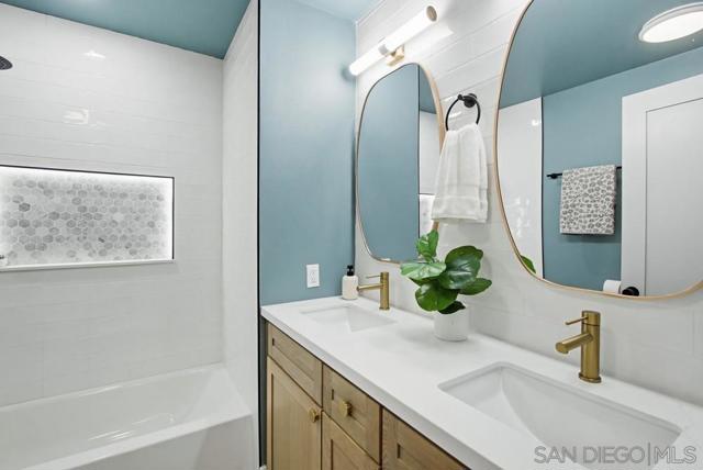 9555 Via Pereza, San Diego CA: https://media.crmls.org/mediaz/789aeaef-da12-44bc-b2d3-8d0fd4987e78.jpg