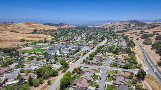 22800 Bravo Place, Salinas CA: https://media.crmls.org/mediaz/789bd7ad-947e-4ef7-bc40-bf537cca8ff2.jpg