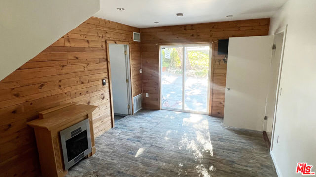 22111 Independencia Street, Woodland Hills CA: https://media.crmls.org/mediaz/789c20f3-5210-444d-9596-23c536cdeb3f.jpg