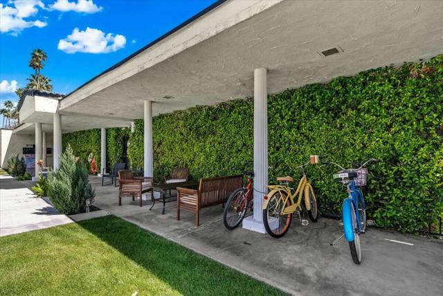 1595 S Indian Trail, Palm Springs CA: https://media.crmls.org/mediaz/789c2ba5-509c-49b5-bef1-9b89a9362f22.jpg