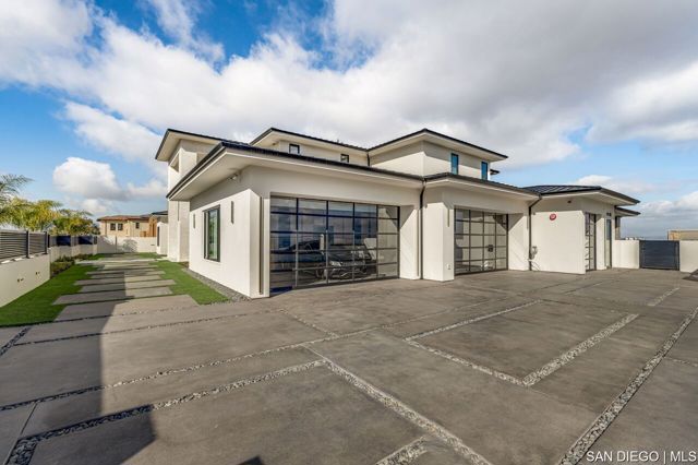 18386 Avenida Apice, Rancho Santa Fe CA: https://media.crmls.org/mediaz/789c507c-1e52-43df-804d-acd32c7536b0.jpg
