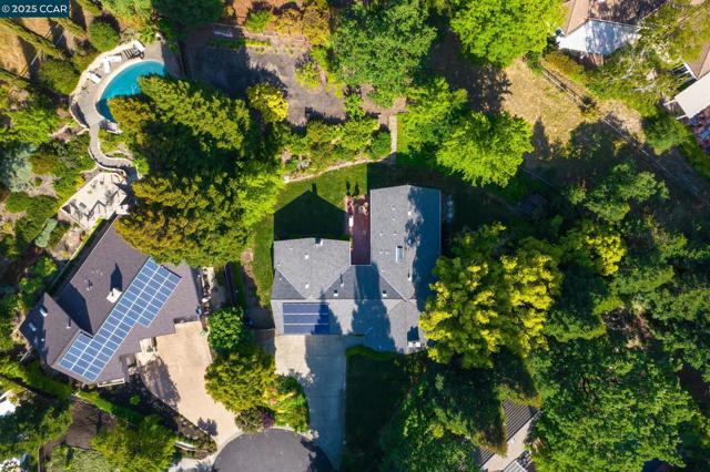 120 Heritage Oaks Pl, Alamo CA: https://media.crmls.org/mediaz/789c58cc-71d9-4e54-bb36-098456c21ebe.jpg