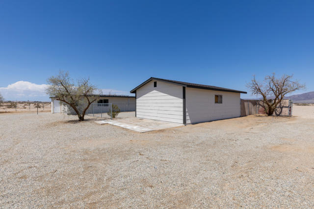 Amboy_Road_29_Palms-4