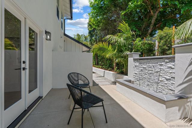 1384 Cynthia Ln, Carlsbad CA: https://media.crmls.org/mediaz/789d2068-2b3a-42d7-84a1-5c167d2b0c06.jpg