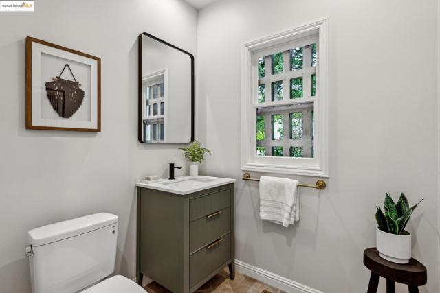 356 Mountain Avenue, Piedmont CA: https://media.crmls.org/mediaz/789d325c-0b9e-48ac-a13f-1237ac752a2b.jpg